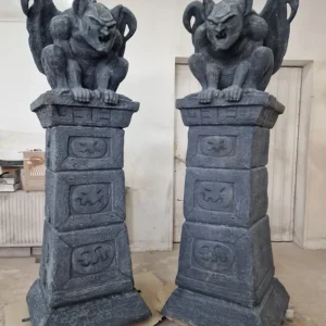 Zestaw Figur Ogrodowych Gotyckie Gobliny na Filarach – Zestaw 2 szt.