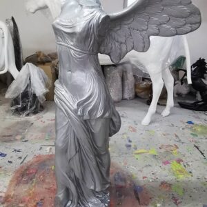 Srebrna Figura Ogrodowa Nike z Samotraki – Klasyczna Rzeźba ze Skrzydłami