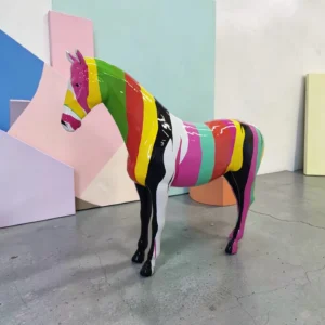 Nowoczesna Figura Ozdobna Koń w Kolorowe Pasy – Stylowa Rzeźba Pop Art