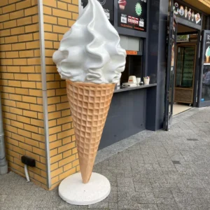 Monumentalna Figura Reklamowa Lód w Rożku – Giga Lód Świder / Włoski