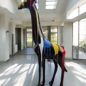 Designerska Figura Ogrodowa Żyrafa Pop Art – Nowoczesna Rzeźba Wielkogabarytowa